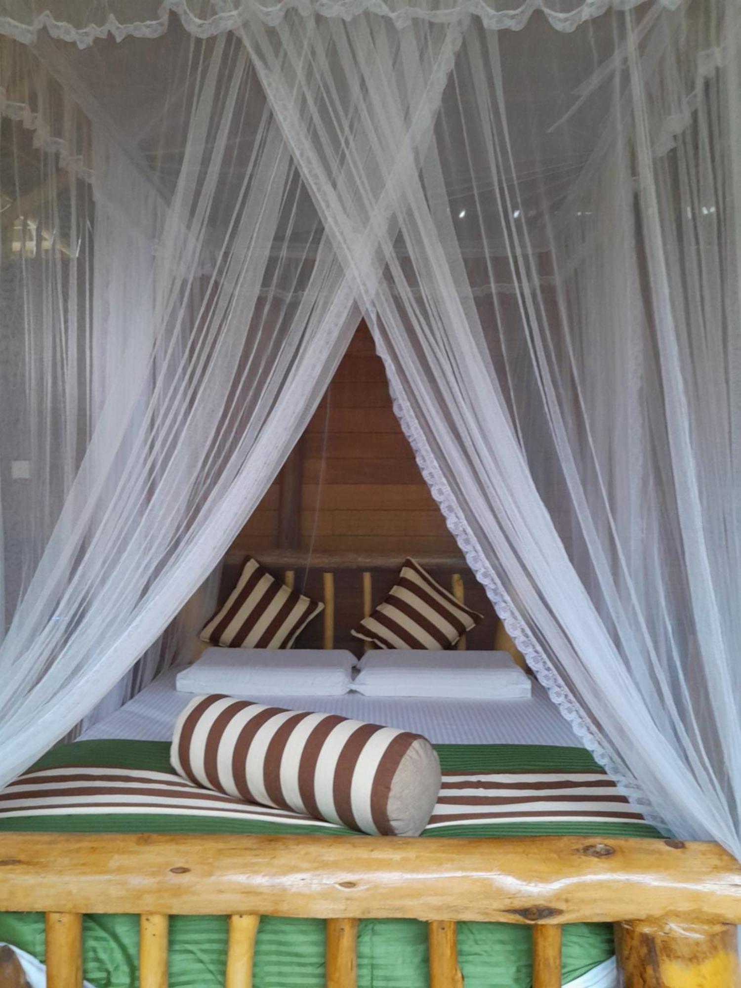Wood Palace Ella Ngoại thất bức ảnh